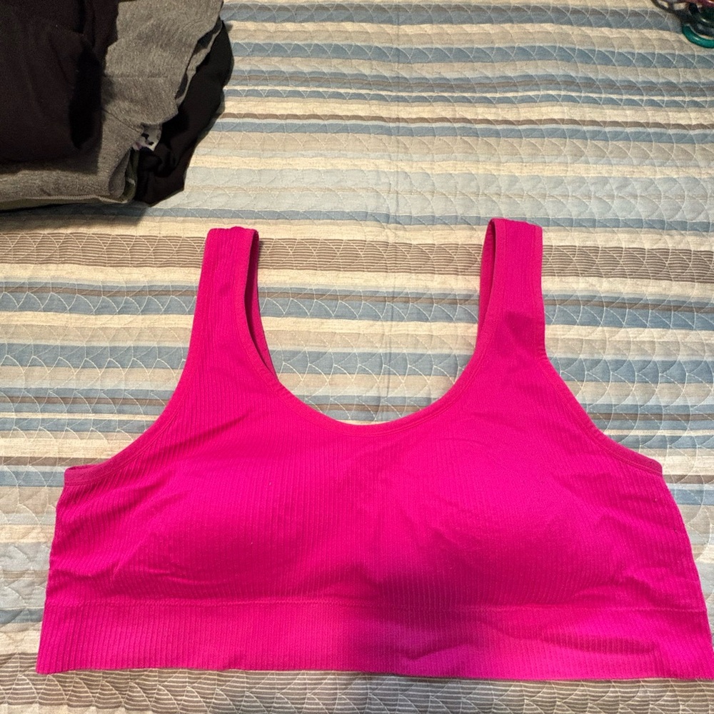 Women’s Seamless Scoop Neck Bralette in Hot Pink